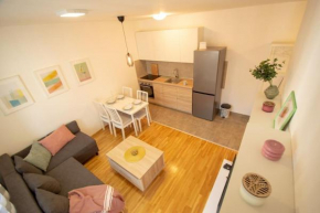 WHITE FIELDS-Central 2-bdrm apartment with parking
